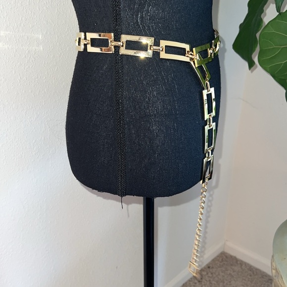 ESCADA Women’s Gilded Gold Geometric Luxury Elegance Classic Adjustable Belt - Picture 8 of 9